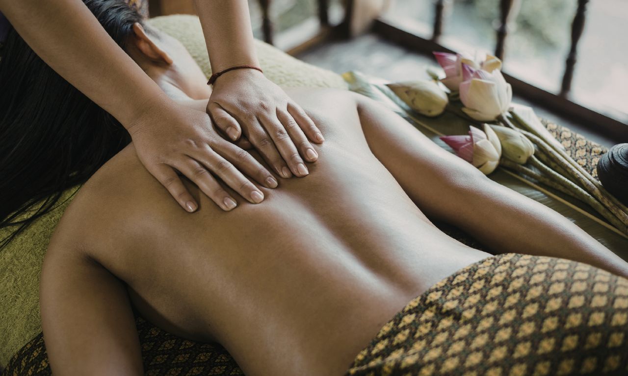 xoa-bop-bang-tinh-dau-gung